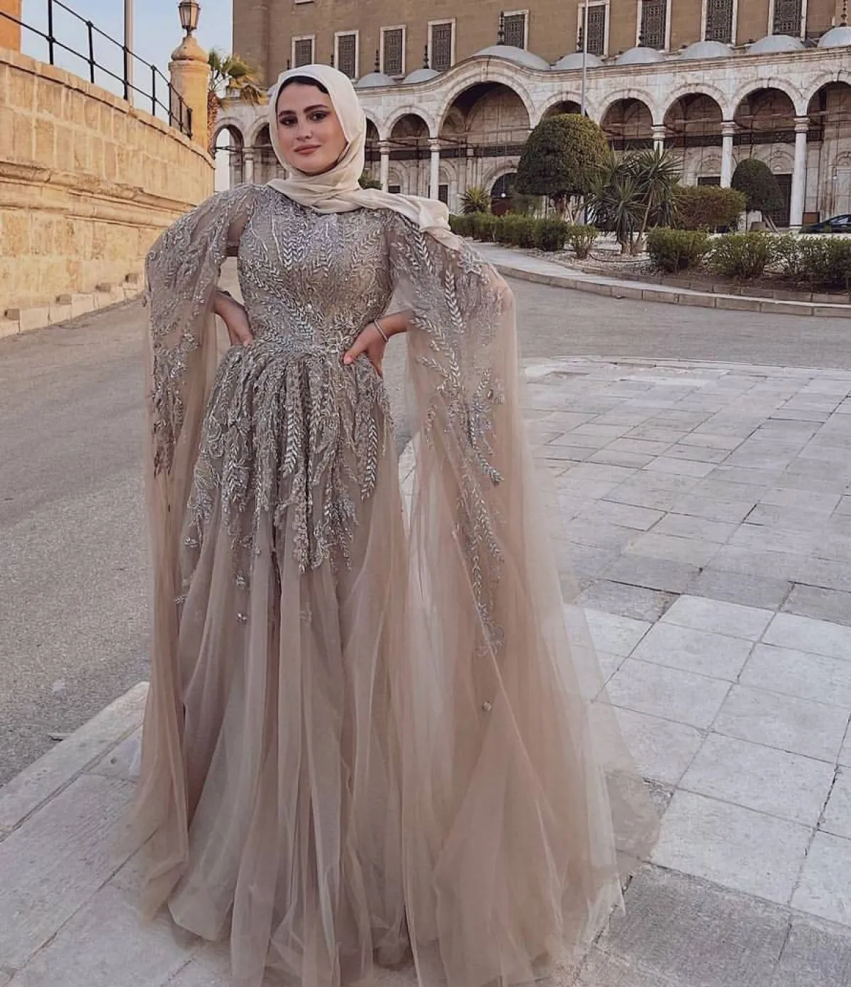 فستان باكمام الكيب