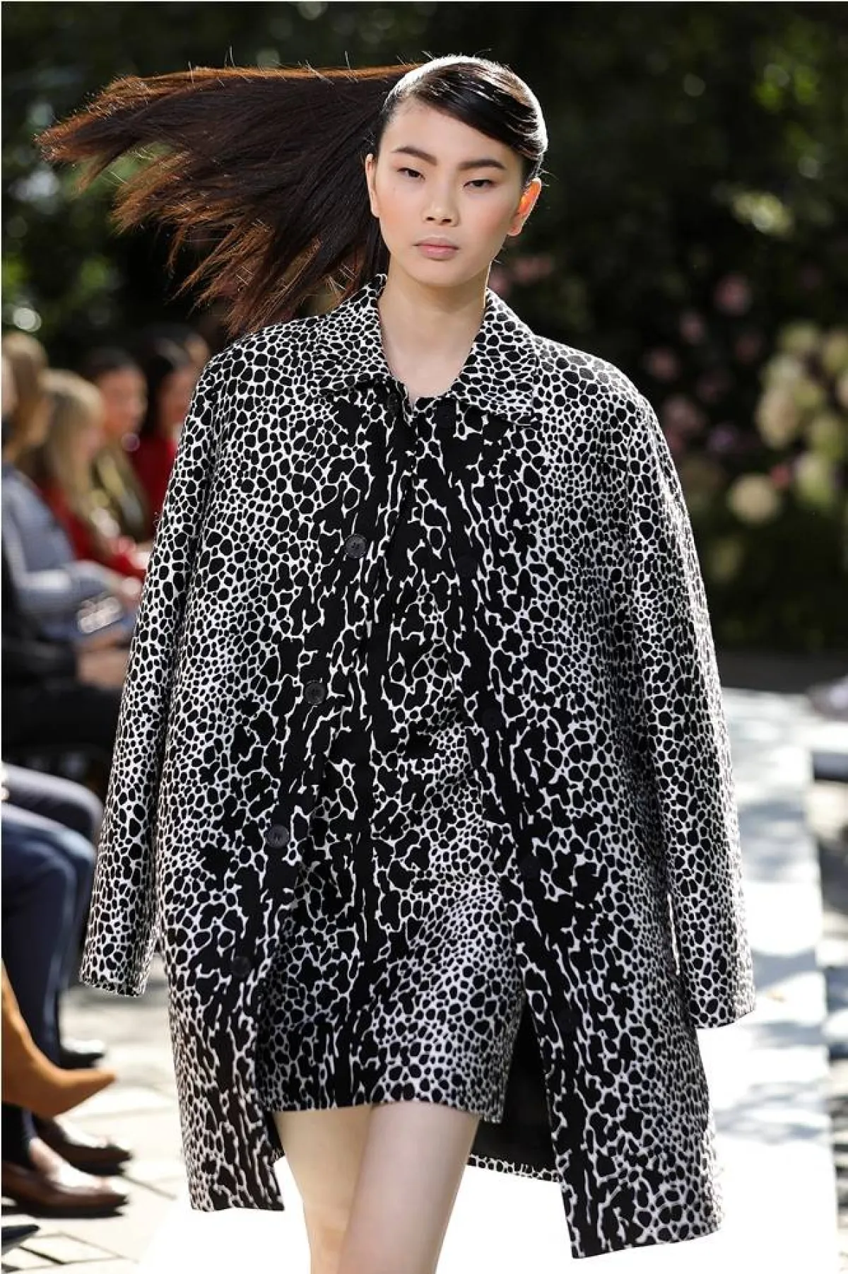 فساتين صيفية مزينة بنقشات الحيوانات من مايكل كورس   Michael Kors