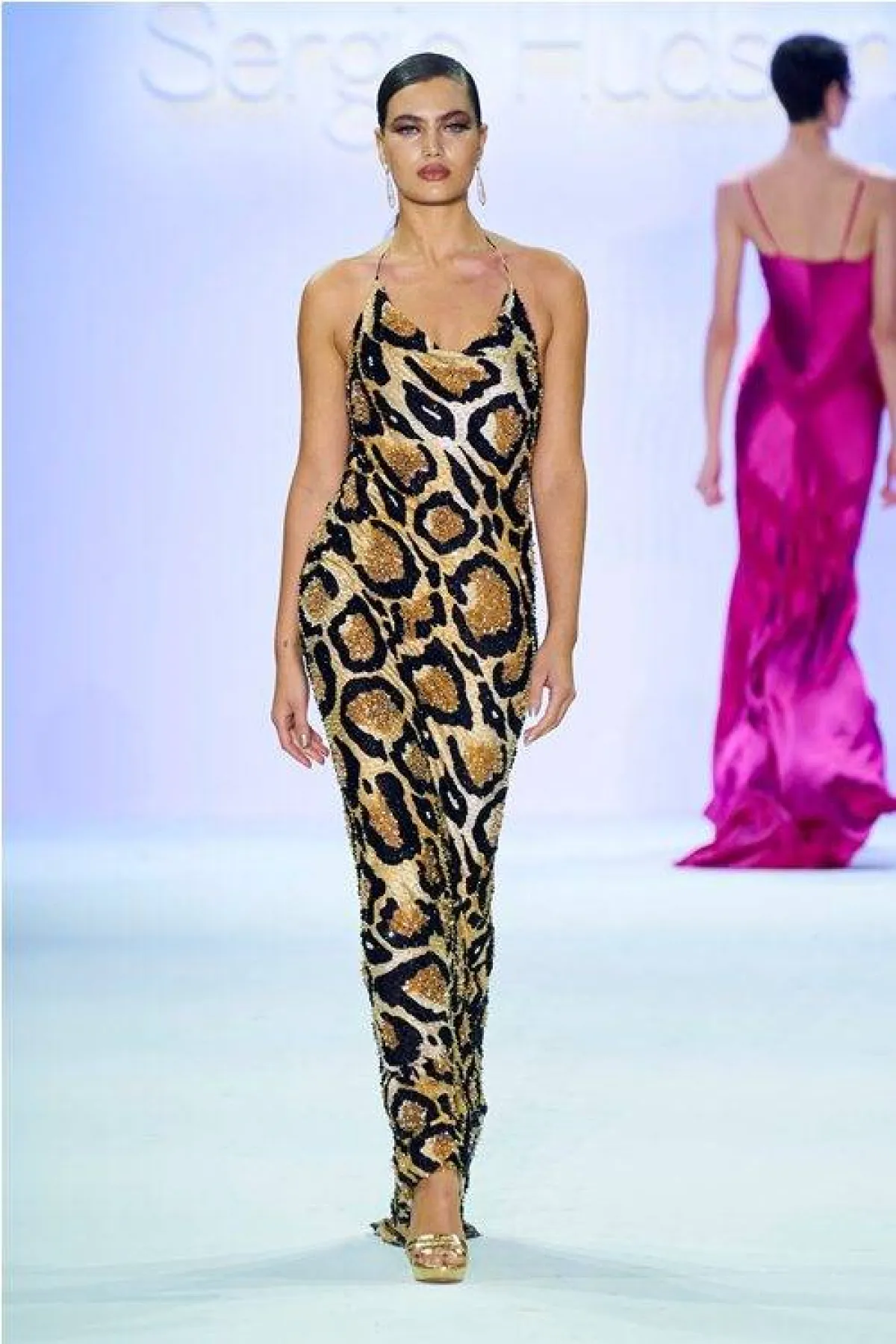 فستان مزيّن بنقشة الحيوانات من سيرجيو هدسون  Sergio Hudson