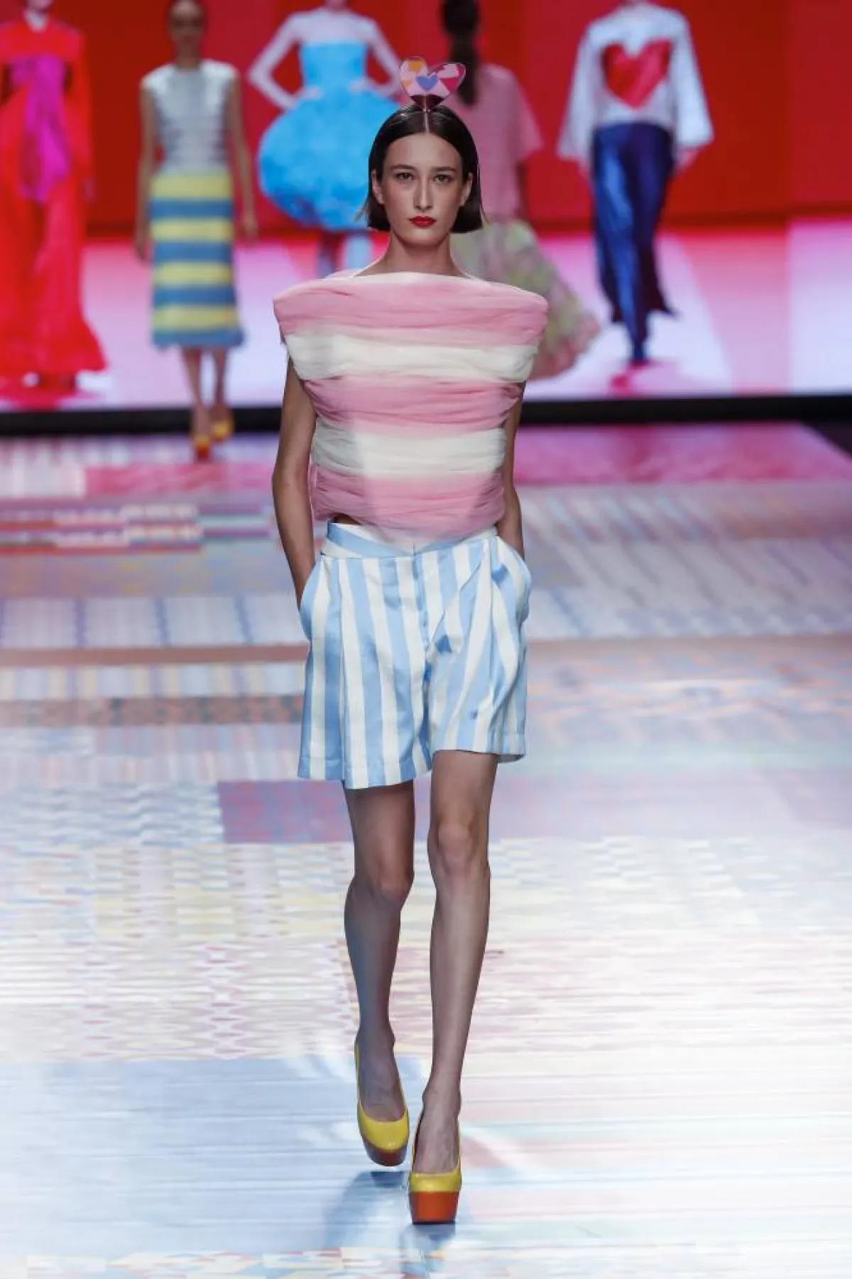 تنسيق اللون الأزرق مع الوردي