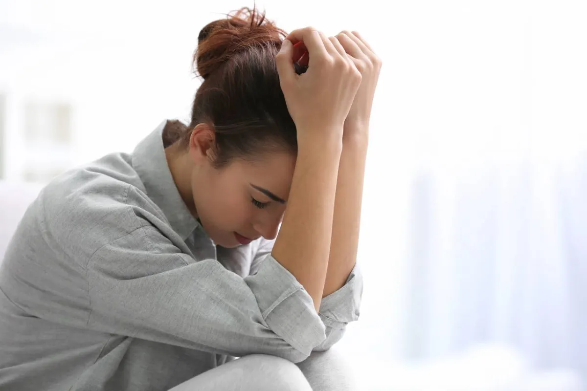 صورة لامرأة تشعر بالتوتر