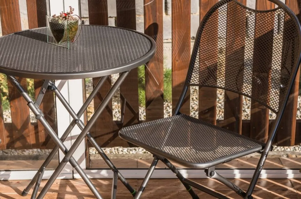 طريقة تنظيف أثاث الحديقة المعدني