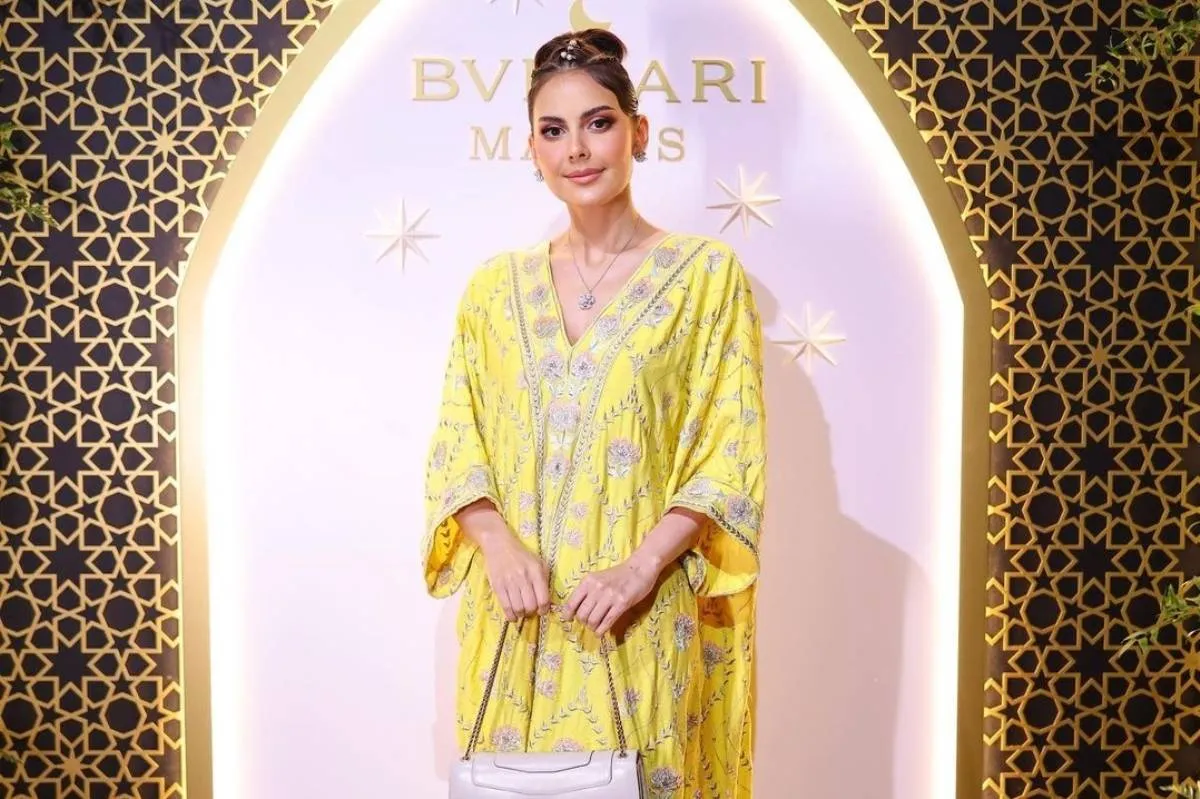 تمارا القباني باللون الأصفر