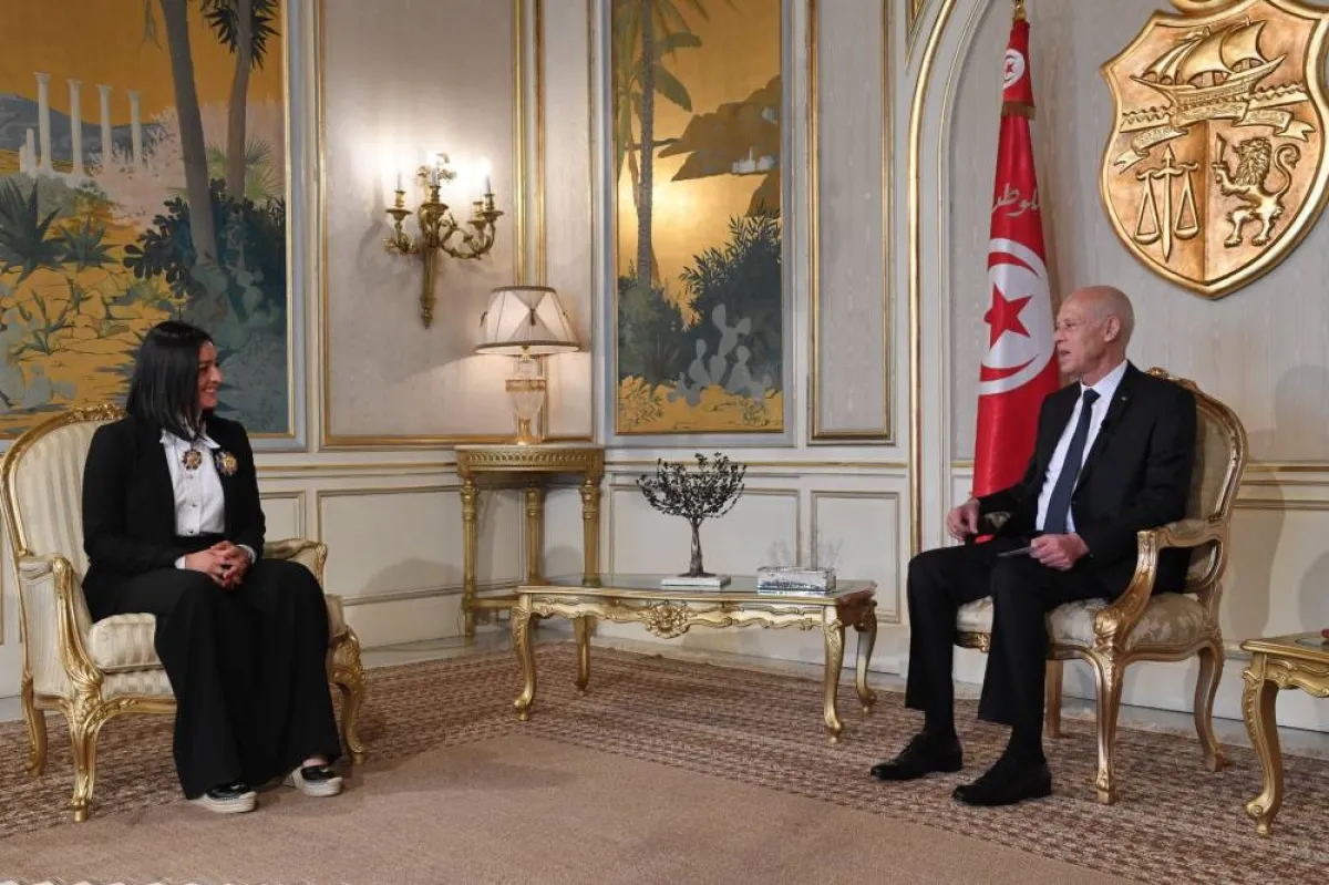 الرئيس  قيس سعيد والبطلة انس جابر الصورة من موقع رئاسة الجمهريةعلى الفيسبوك