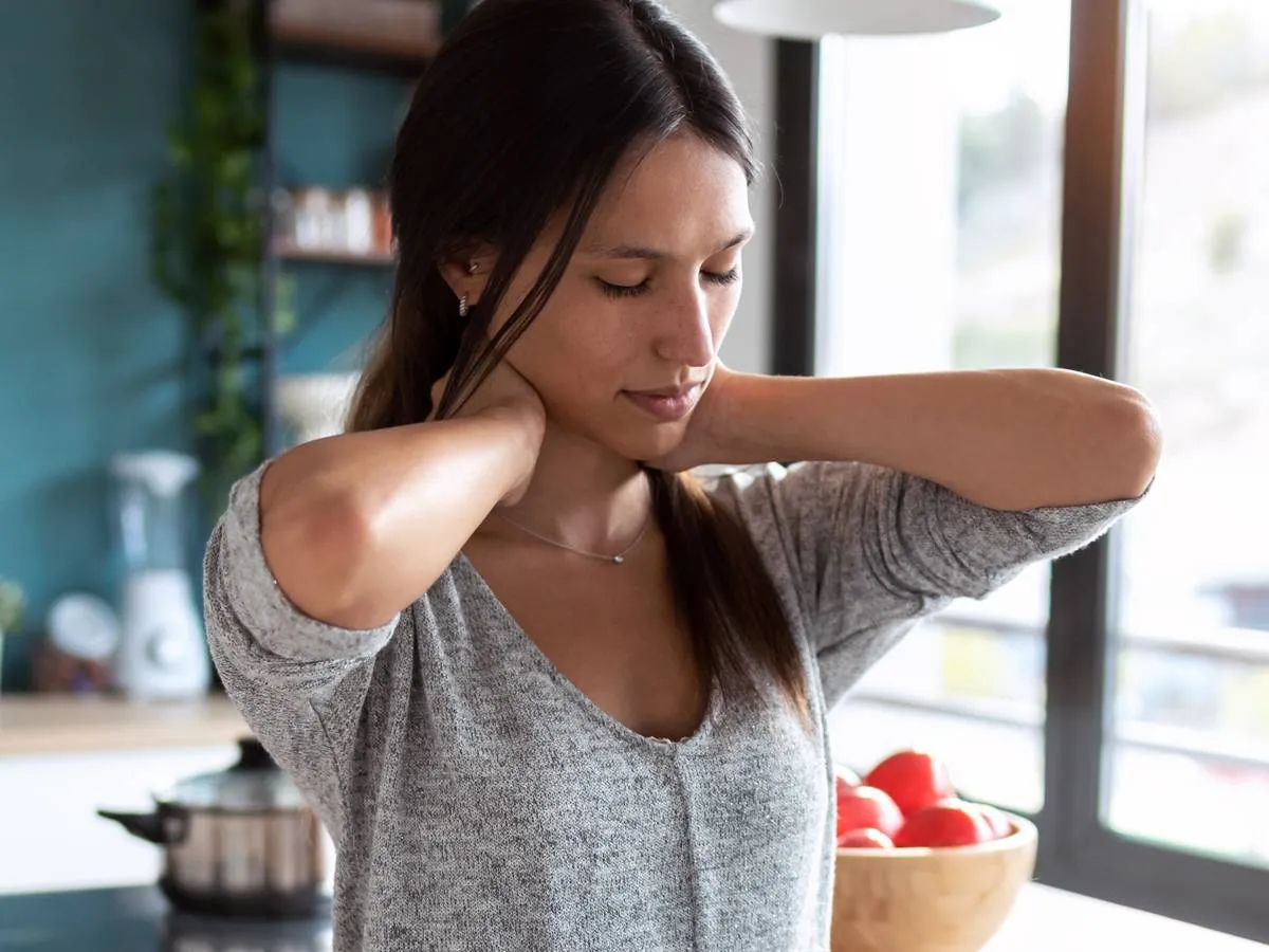 أفضل التمارين لشد الوجه والرقبة