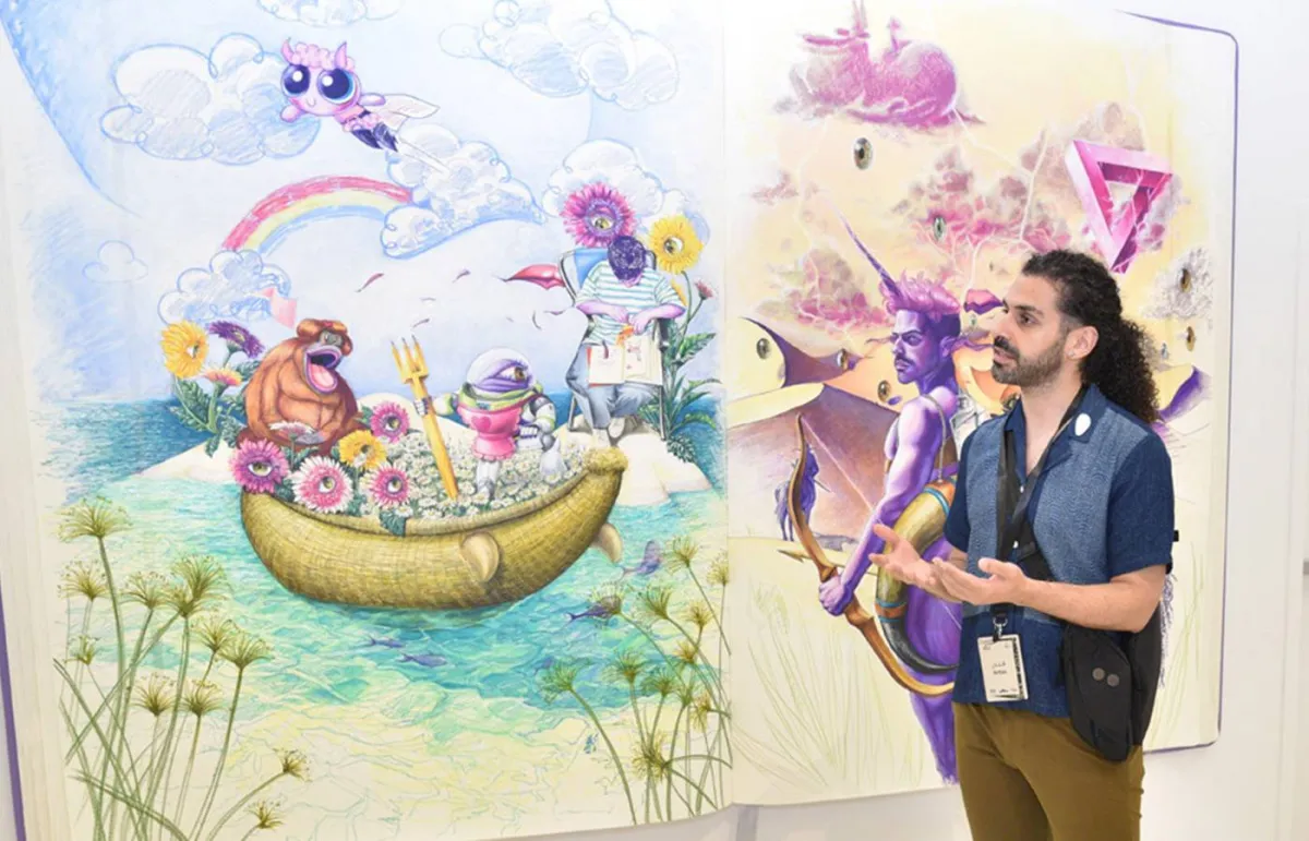 الفنان عبادا الجفري يصف تفاصيل احدى لوحاته