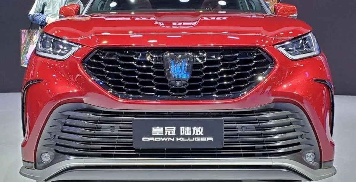 تويوتا تطلق مجموعة سياراتها كراون موديل 2023