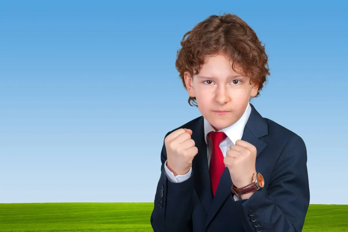 صورة لطفل عنيف