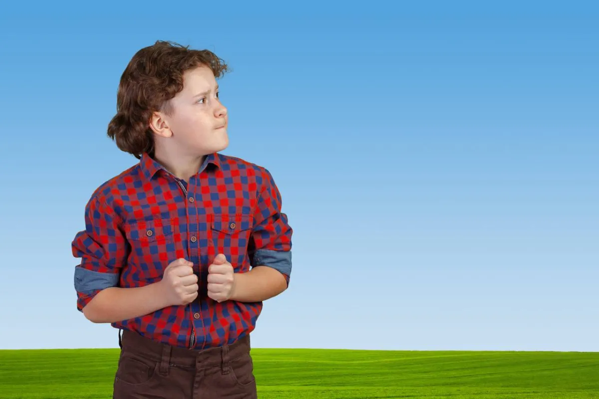 صورة لطفل عنيف