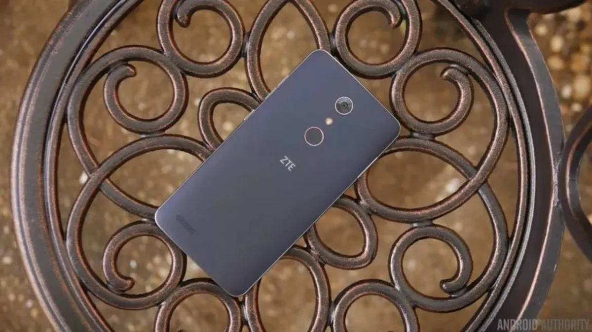 تريد شراء هاتف رخيص بثمن 100 دولار تقريبا... إليك 4 أشياء يجب التركيز عليها