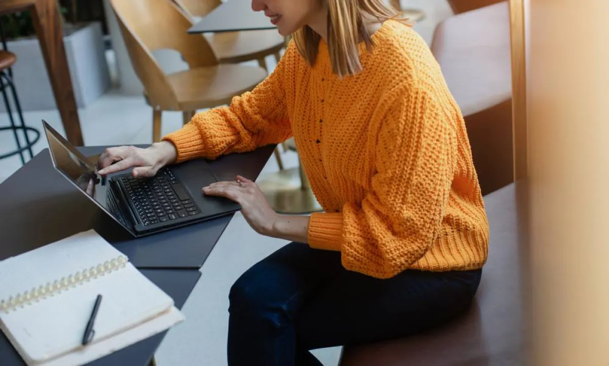 أثناء اجتماعات الفريق بانتظام، على المجتمعين أن ينتبهوا إلى وجوه بعضهم البعض