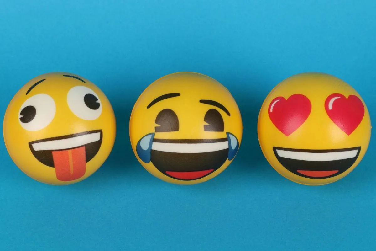 اليوم العالمي للإيموجي