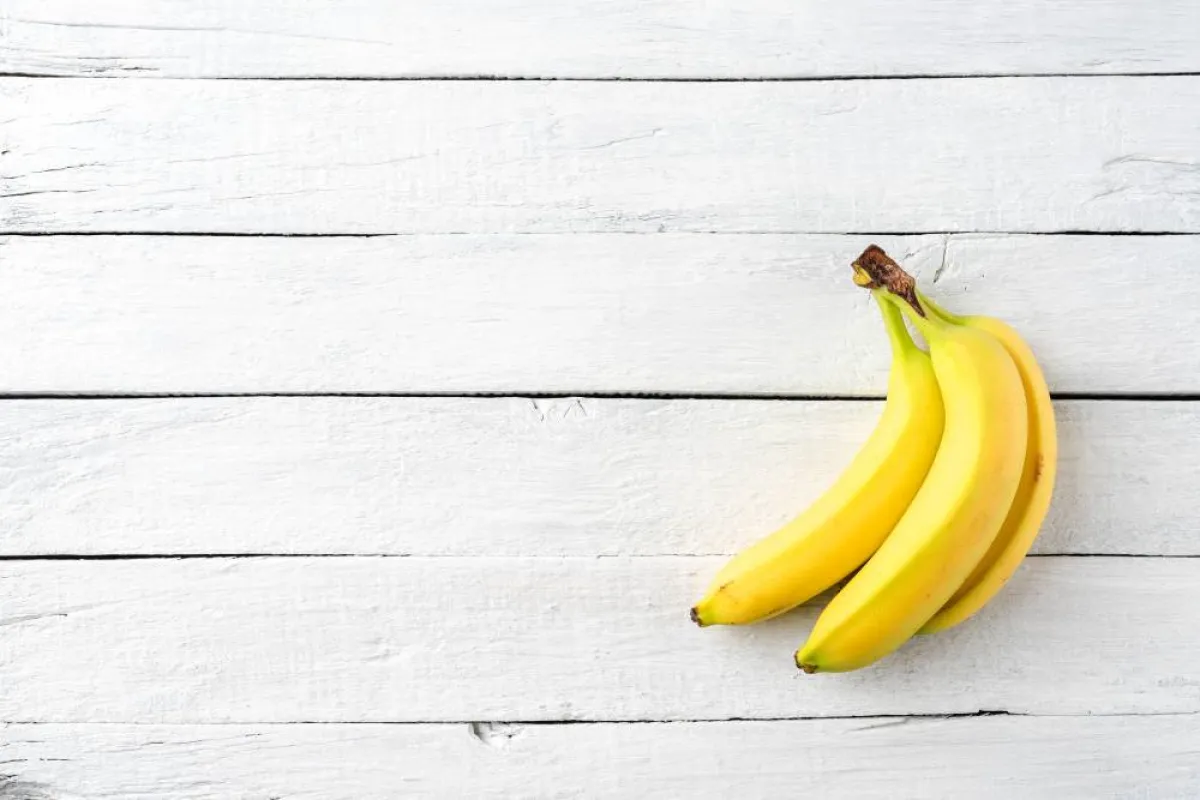 الاستخدامات المنزليّة لقشور الموز كثيرة في أعمال التنظيف  