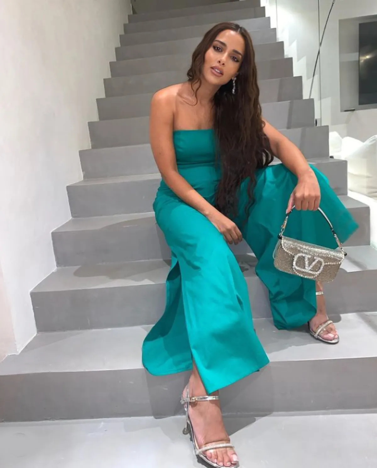 بلقيس ترتدي الجمبسوت