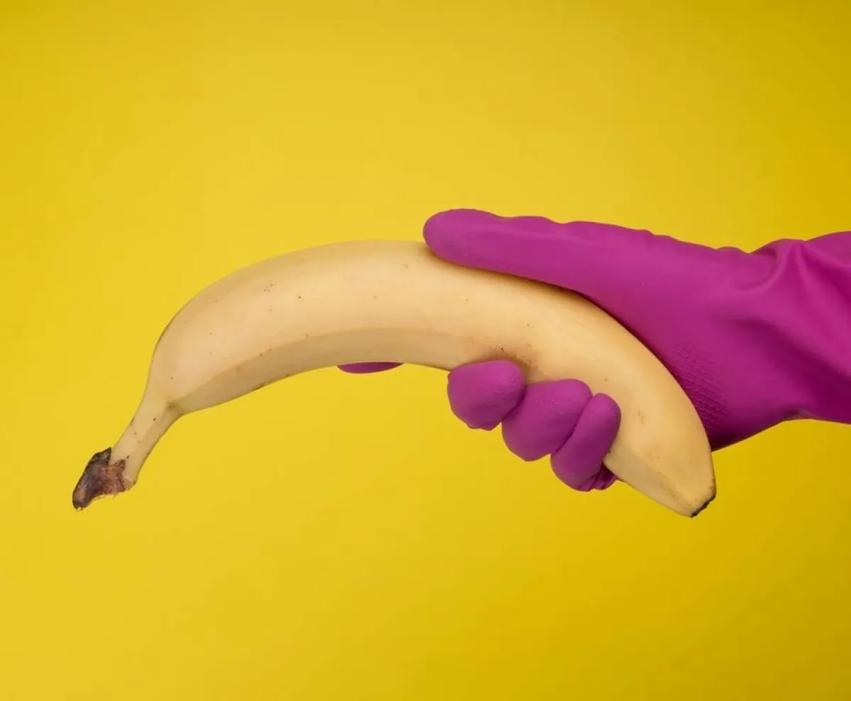 استخدامات قشور الموز في تنظيف المنزل