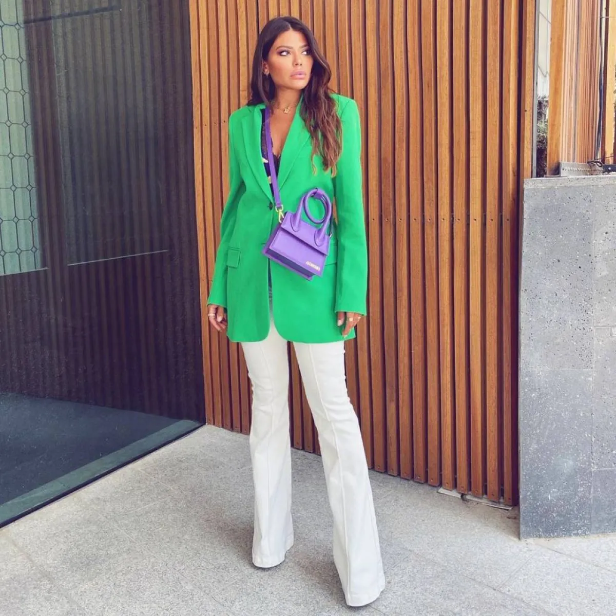 العنود بدر بإطلالة رسمية شبابية 