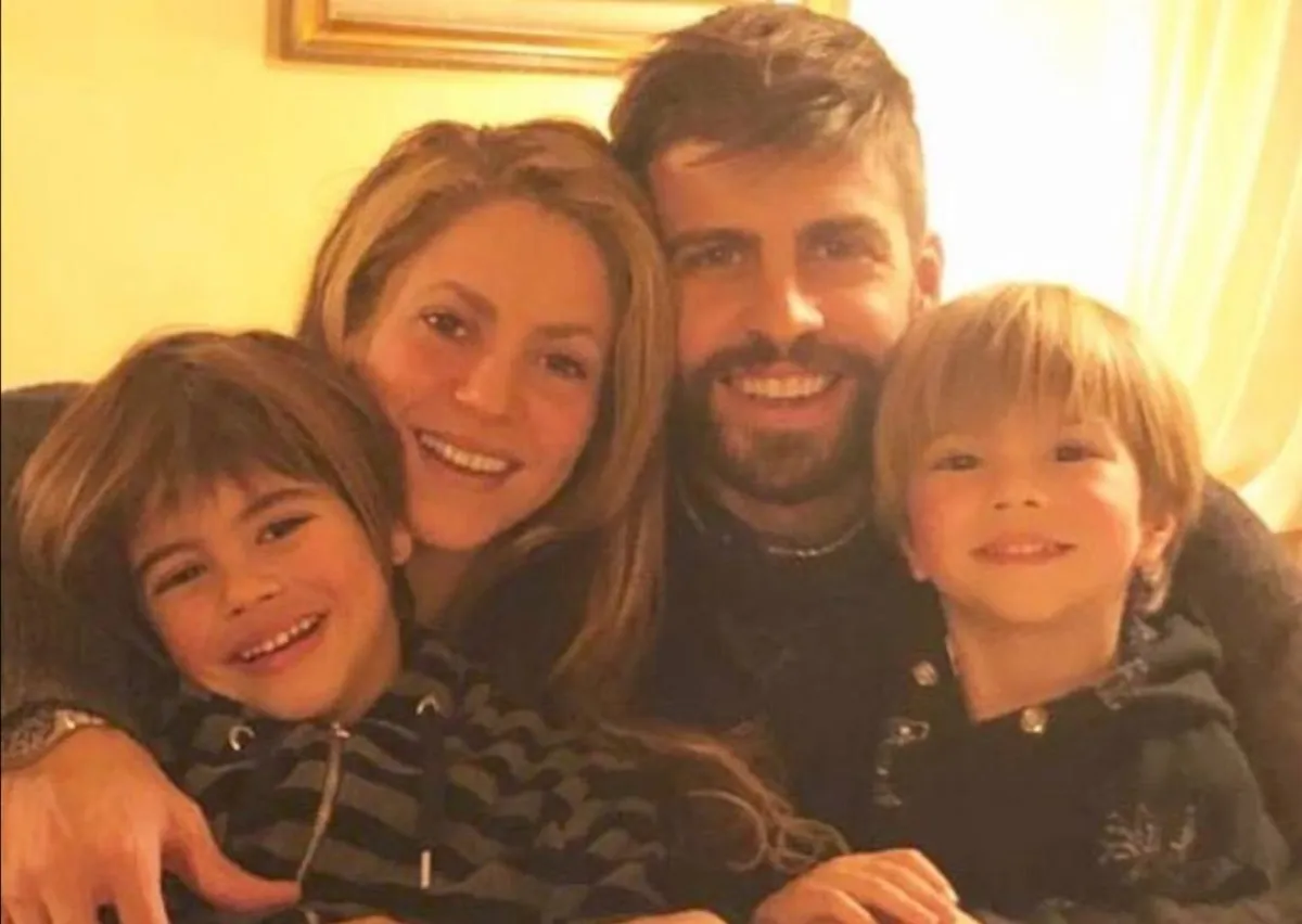 شاكيرا وبيكيه مع طفليهما- الصورة من حساب بيكيه على إنستغرام