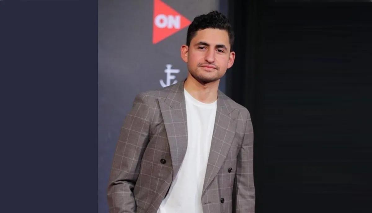 استوحِ إطلالتك العصرية والشبابية من أمير المصري