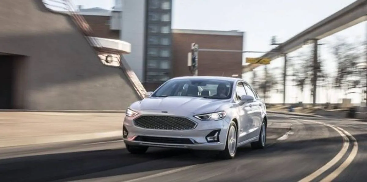 ابتكار أرصفة أسمنتية، تشحن السيارات الكهربائية عند السير عليها