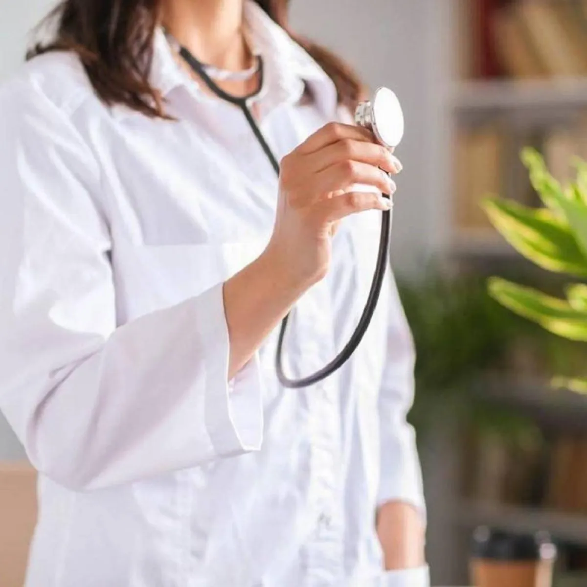 صورة لطبيبة