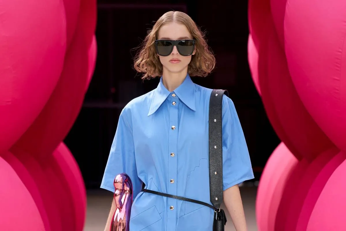 تنسيق اللون الأزرق في إطلالاتك الصيفية