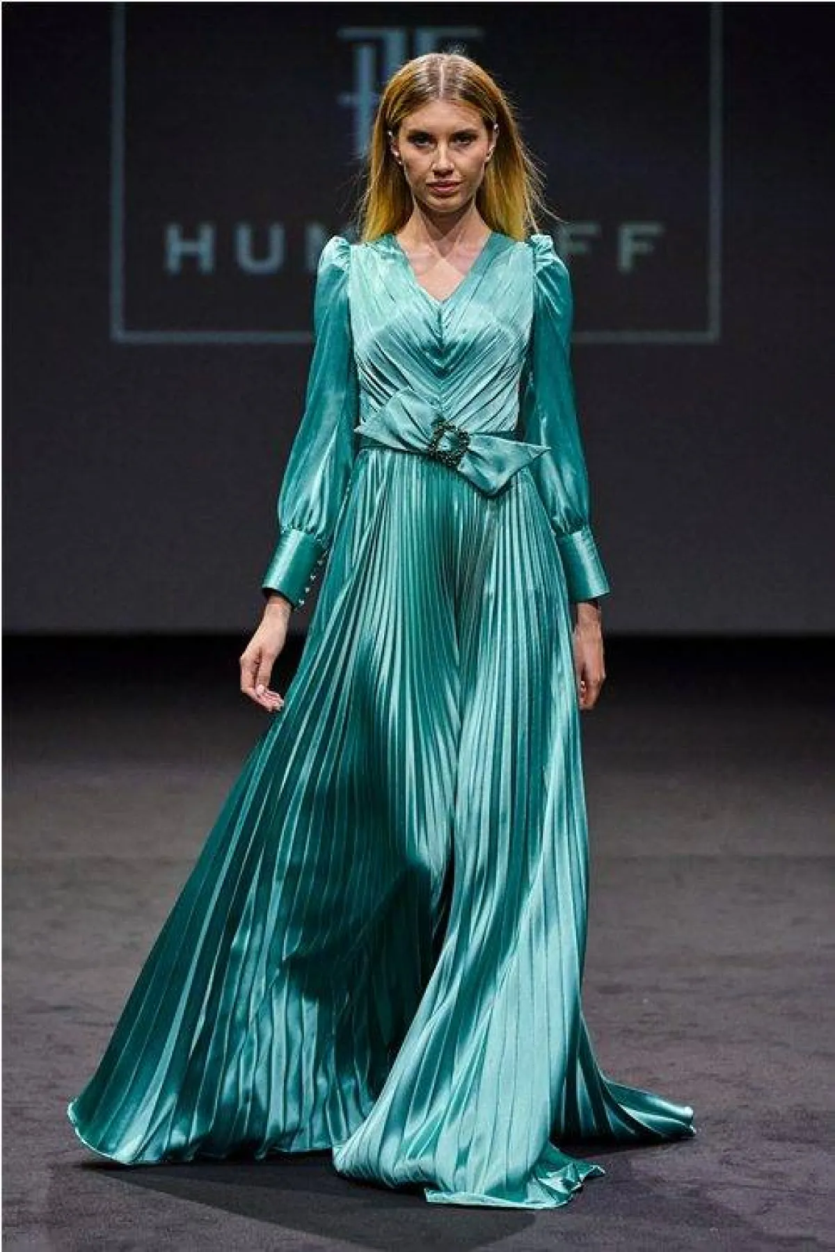 فستان ساتان للسهرات من هوماريف «Humariff»