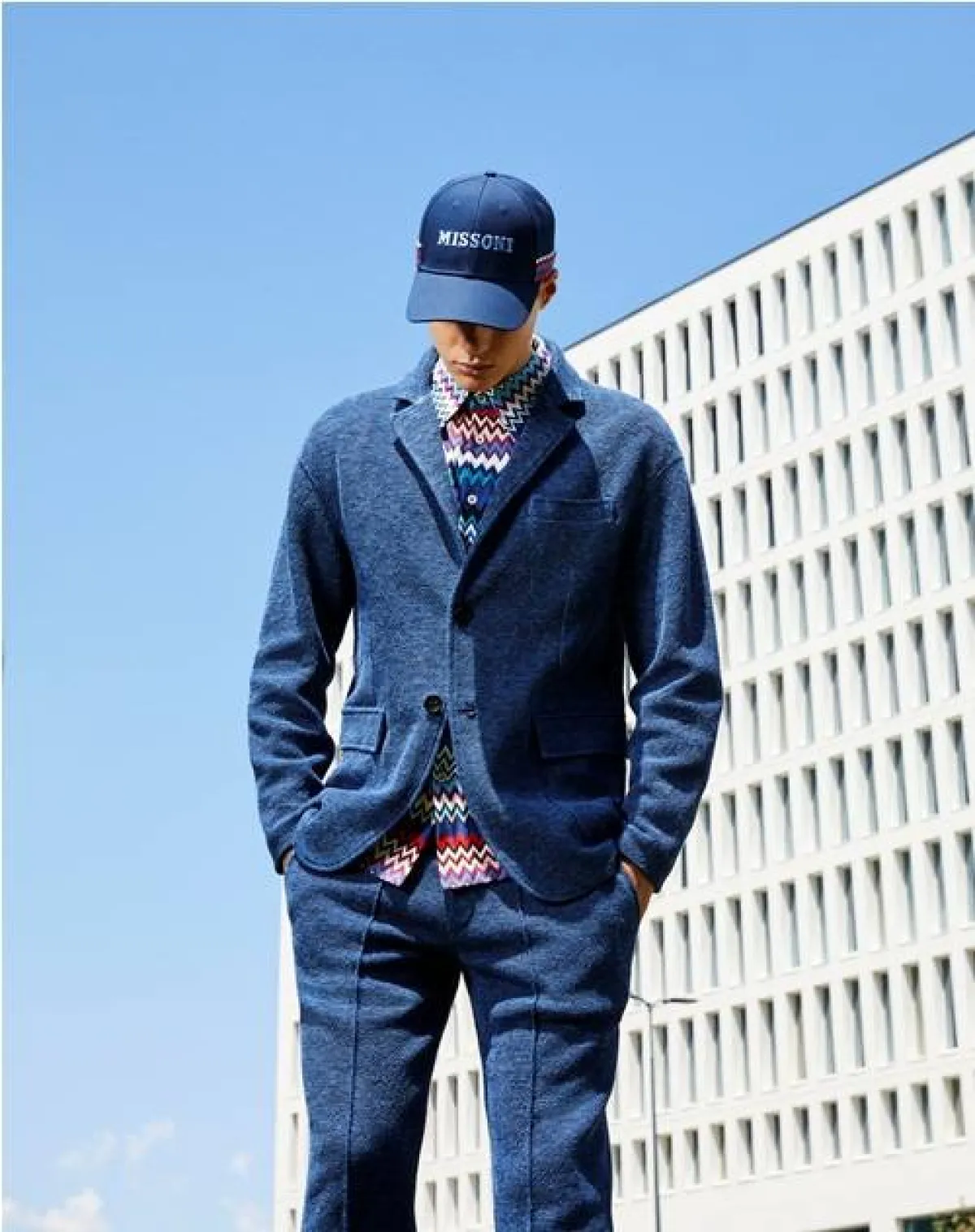 بدلة باللون الأزرق الغامق من ميسوني «Missoni»