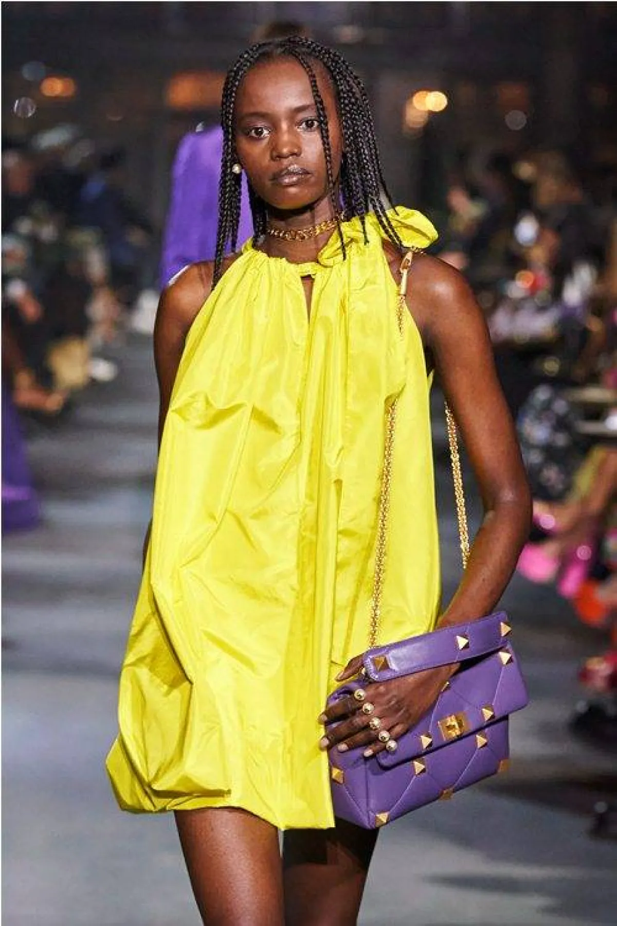 فستان من دون اكمام من فالنتينو  Valentino