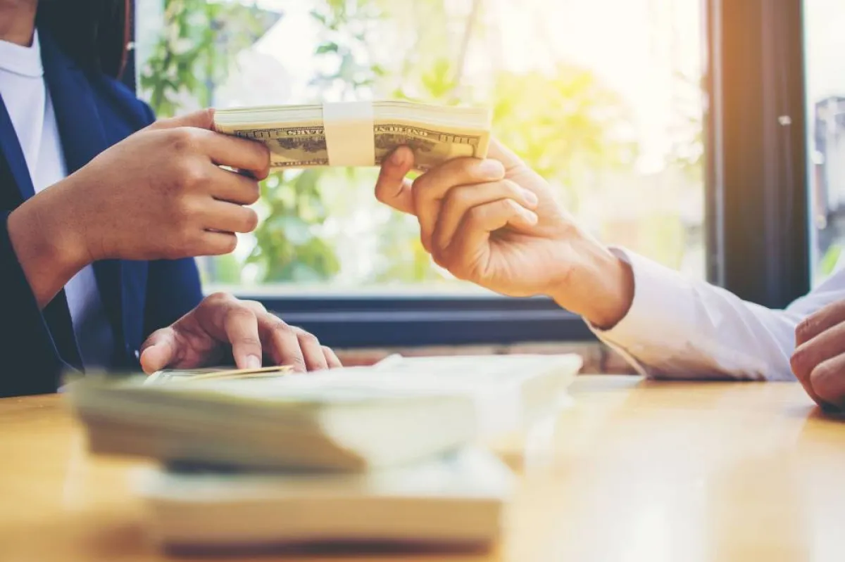 على المرء طلب ما يبغاه من الإدارة لتحسين الأوضاع الماليّة والوظيفيّة