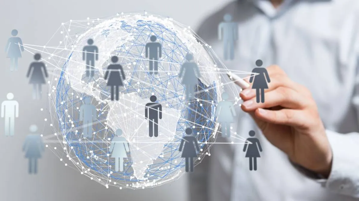 قد يستغرق المرء الكثير من الوقت في البحث عن الوظيفة الحلم، عندما لا ينعم بشبكة من العلاقات 