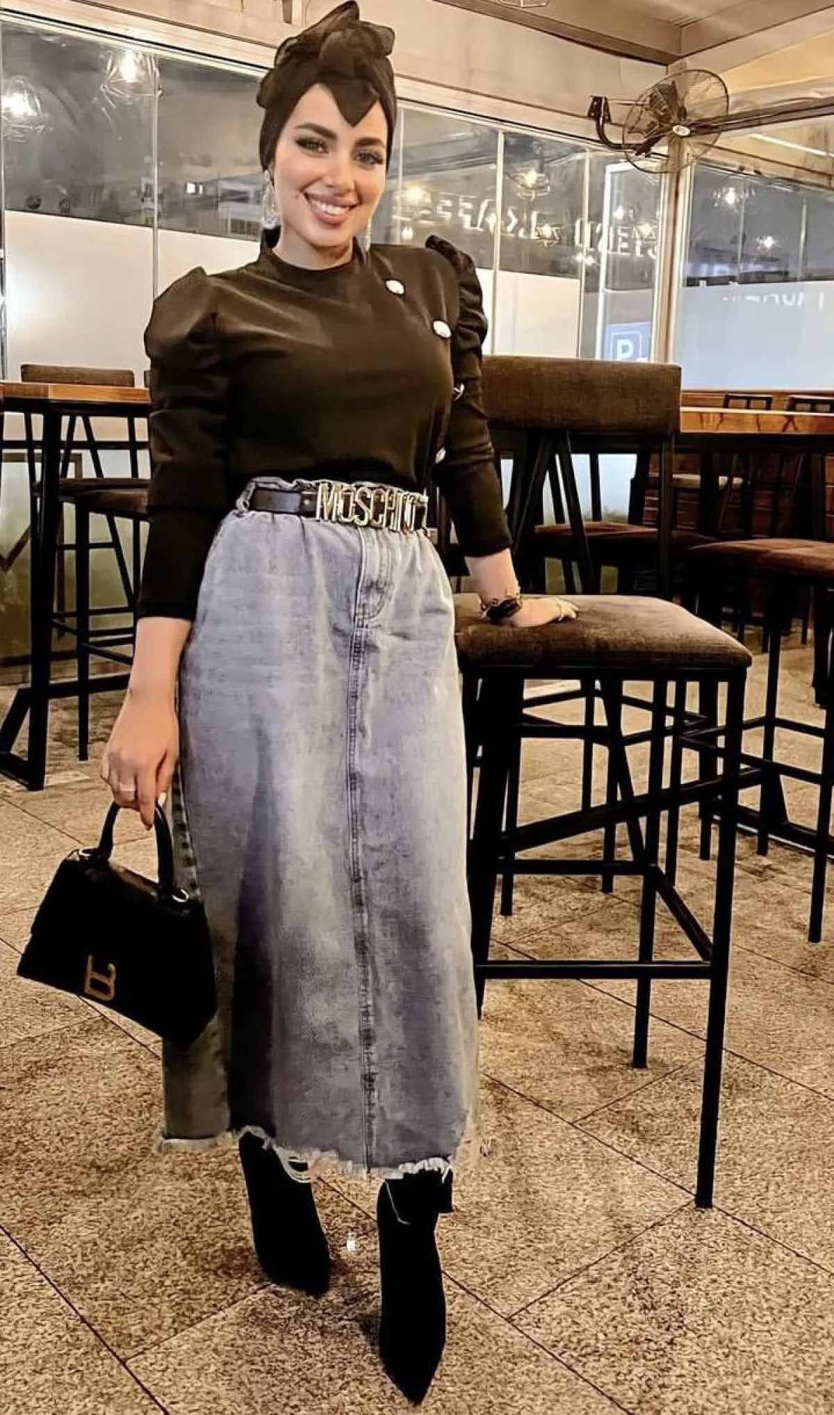 هدير عاطف بالبلورة ذات الاكتاف المنفوخة