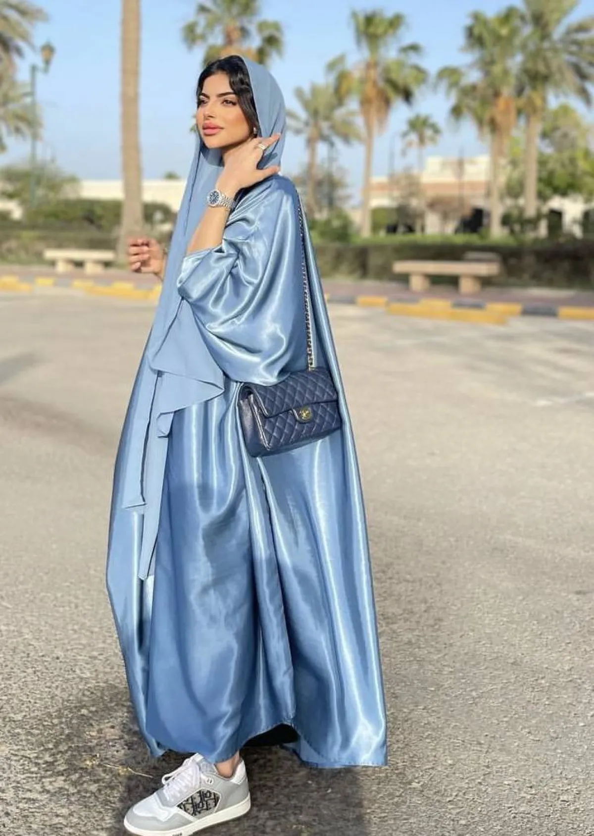 شهد الزهراني بعباية الساتان