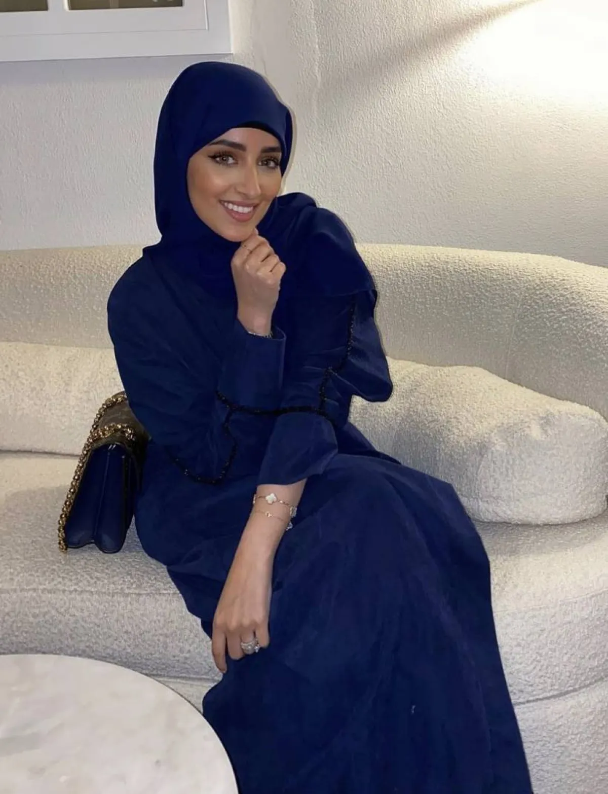 نجود مشعل بعباية ناعمة