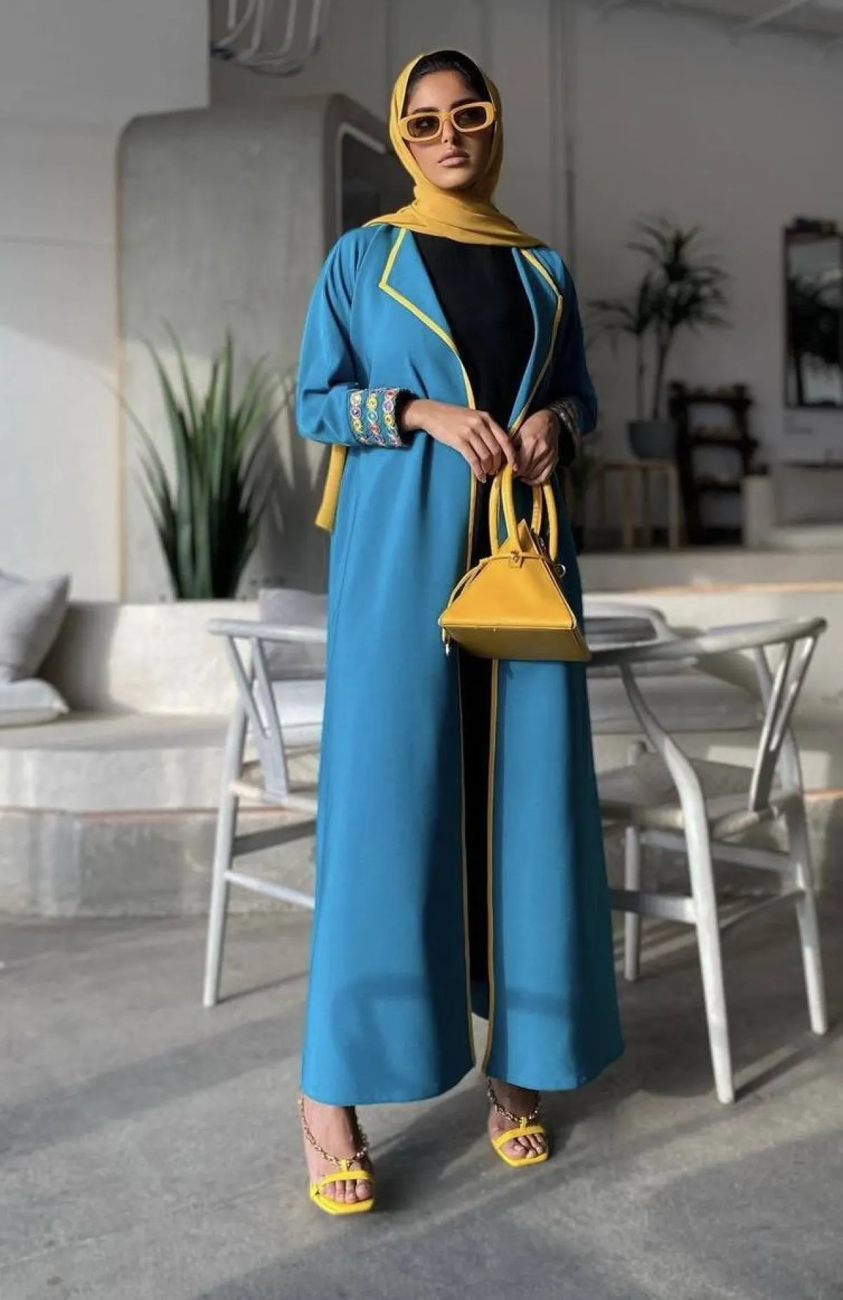 راف العتيبي بعباية عصرية