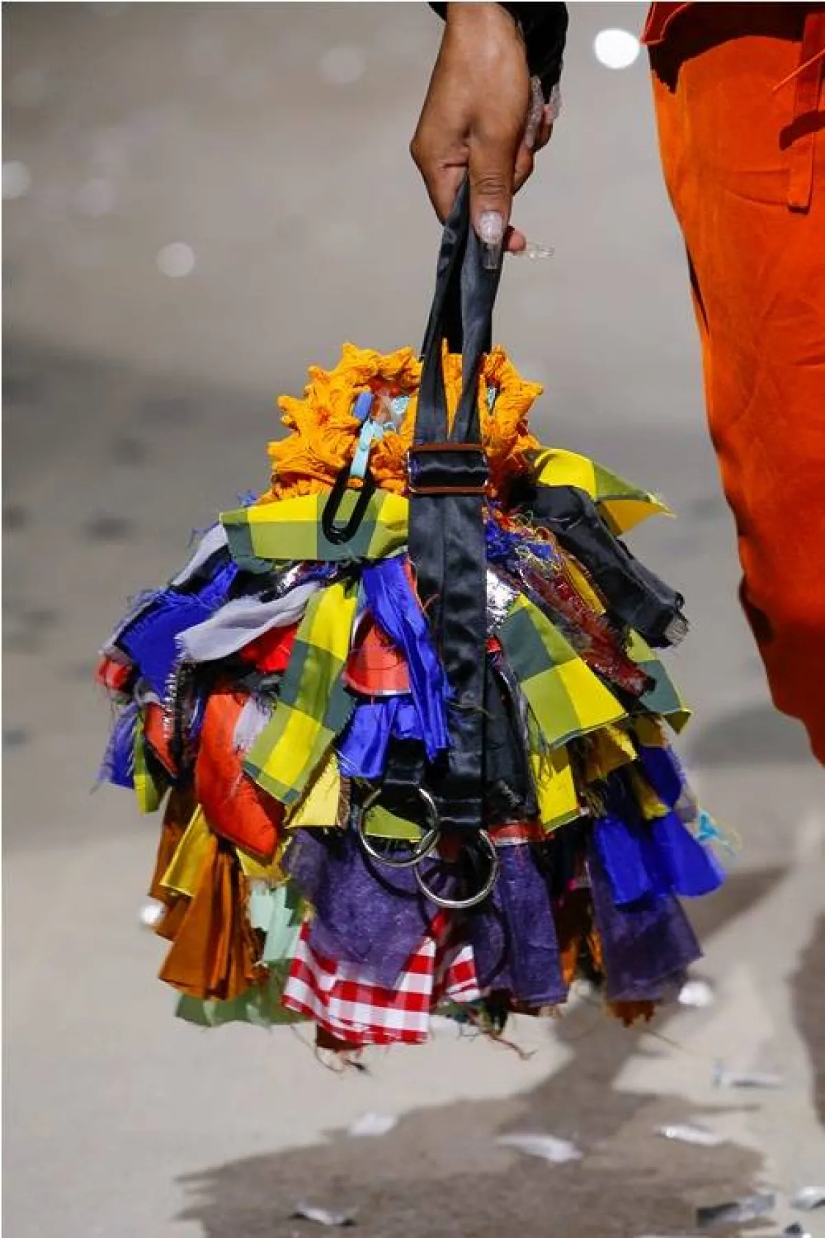 شنطة ملوّنة من ماركيز ألميدا  Marques Almeida