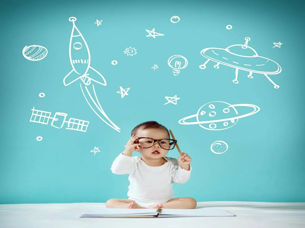 صورة لطفل يرتدي نظارة