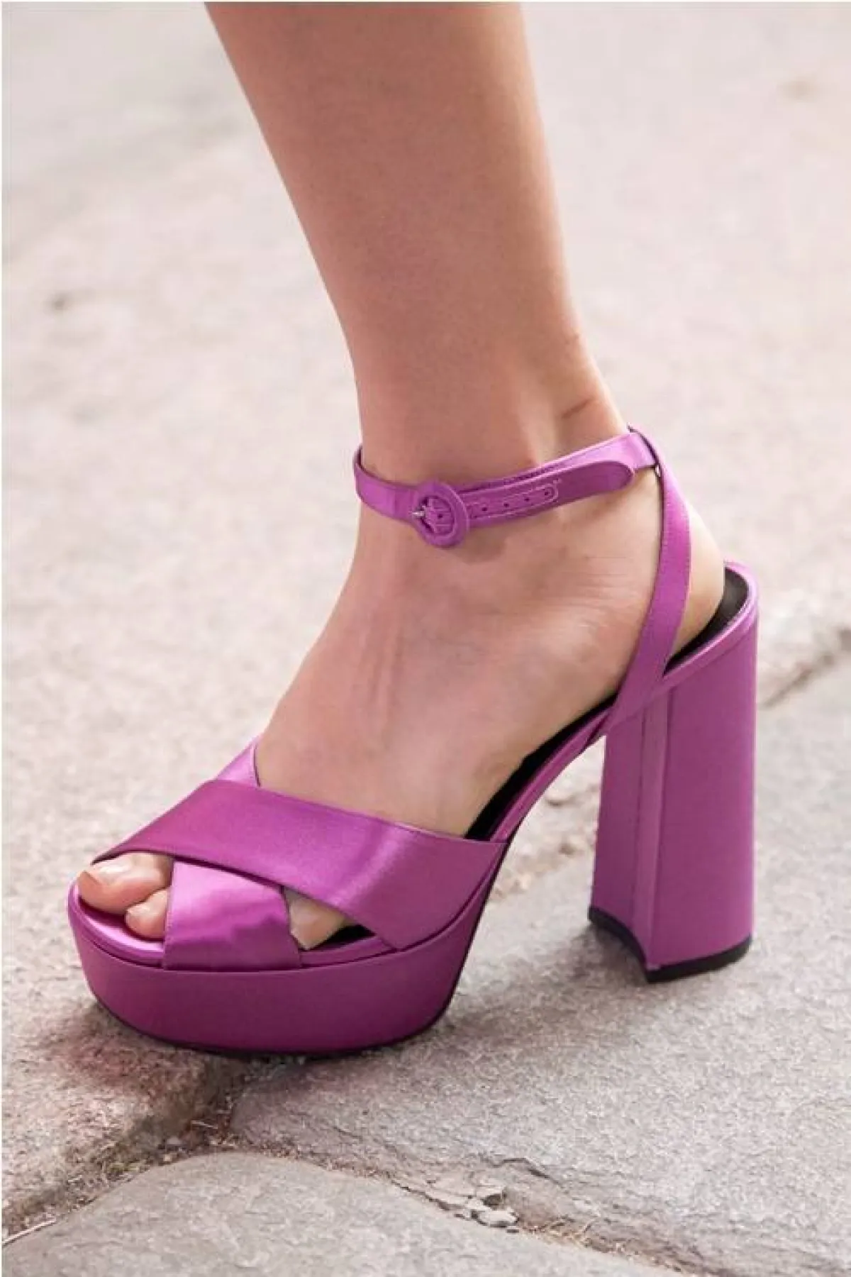 حذاء كعب عالي باللون البنفسجي من إرمانو سيرفينو   Ermanno Scervino