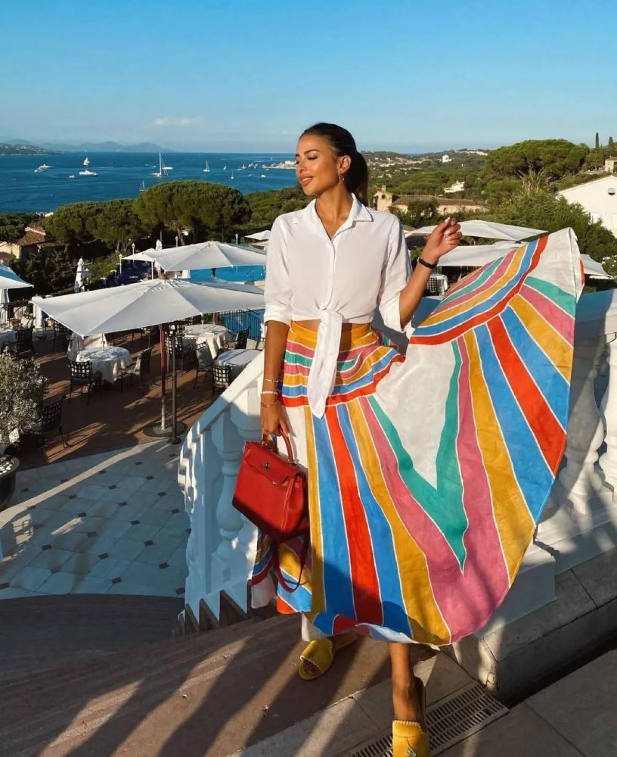 إطلالات مدوّنات الموضة بالأزياء المقلّمة