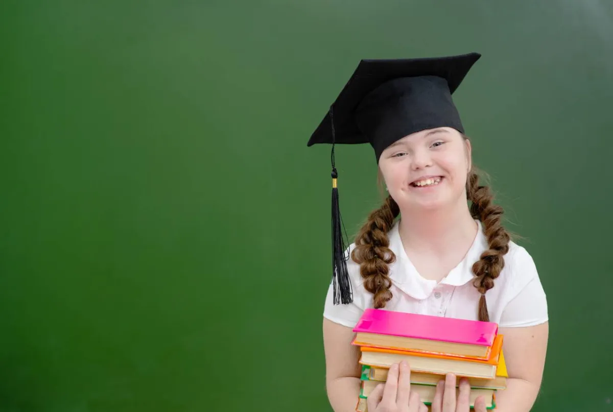 صورة لطفلة من ذوي الاحتياجات الخاصة