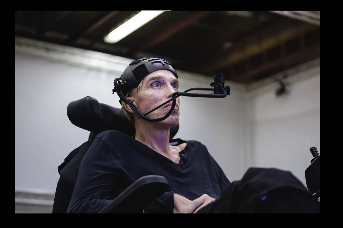 الم الروبوتات المشهور عالميًا بيتر سكوت مورجان-الصورة من موقع Medical Technology