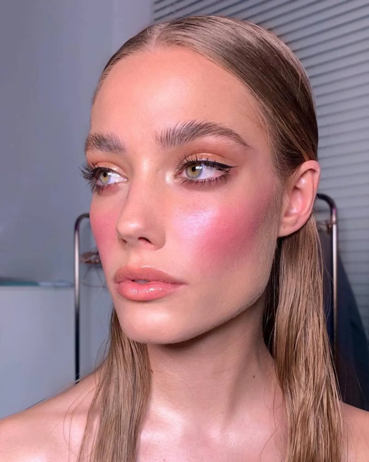 موضة أحمر الخدود