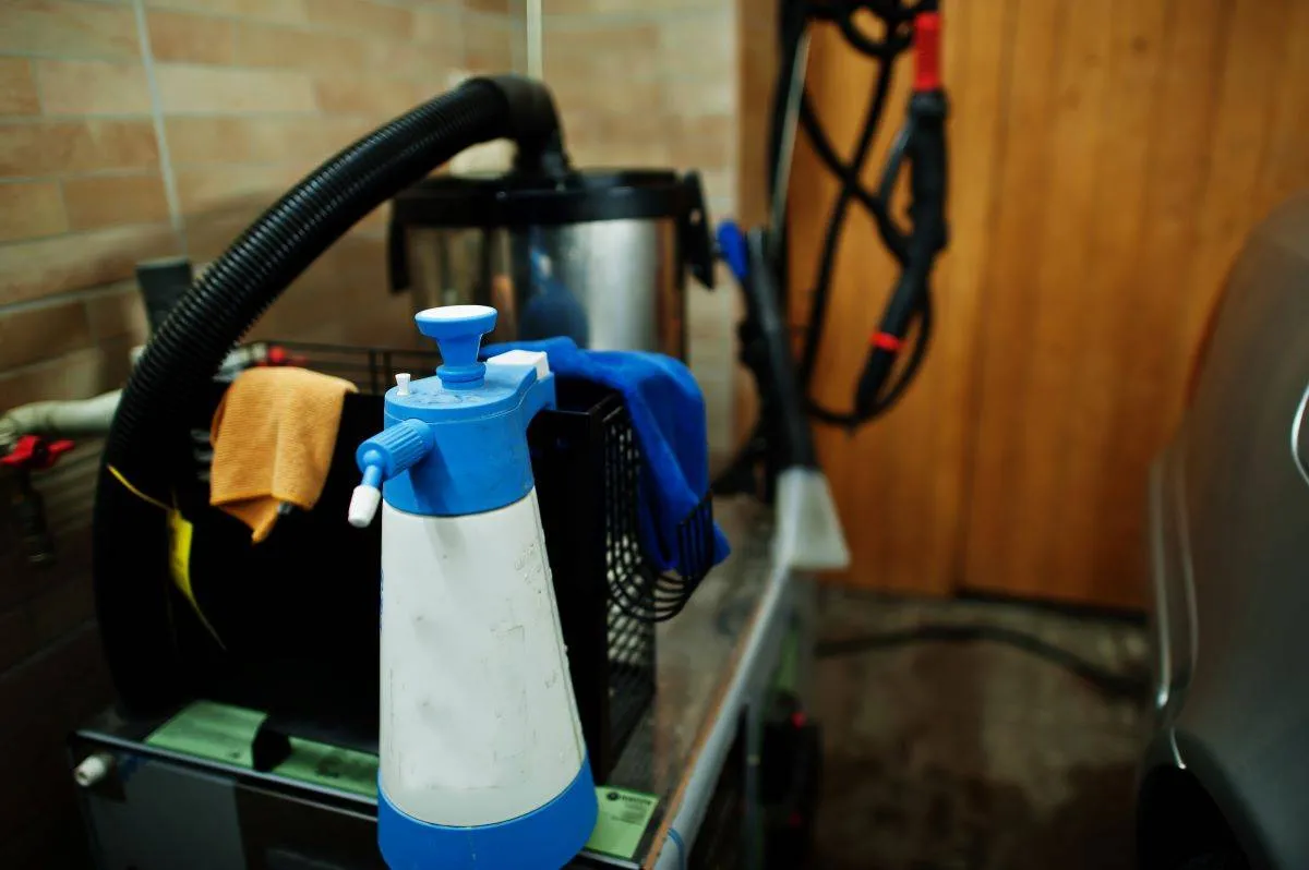 ادوات تنظيف السيارة