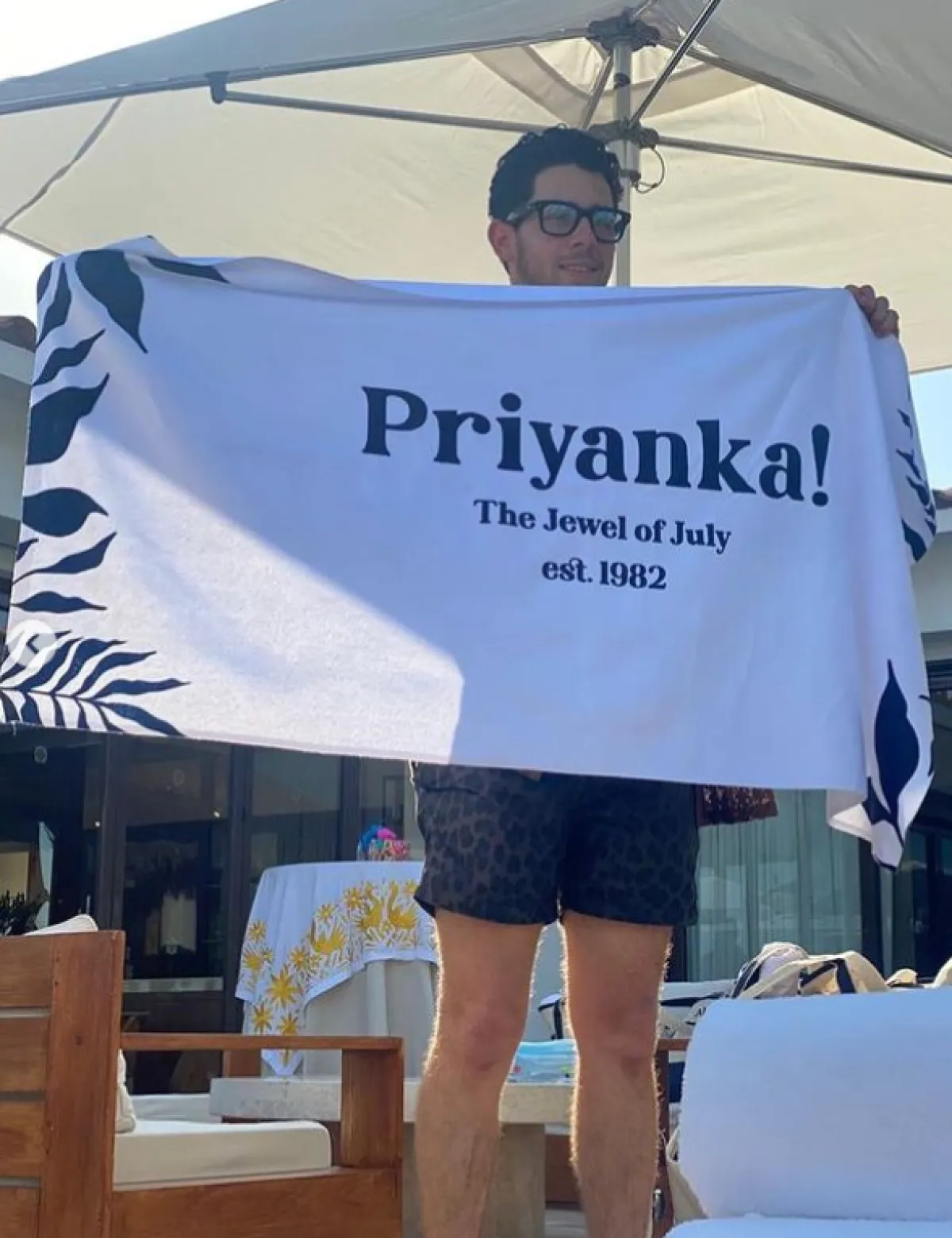 من الصورة التي نشرها نيك احتفالا ببريانكا على حسابه في انستغرام