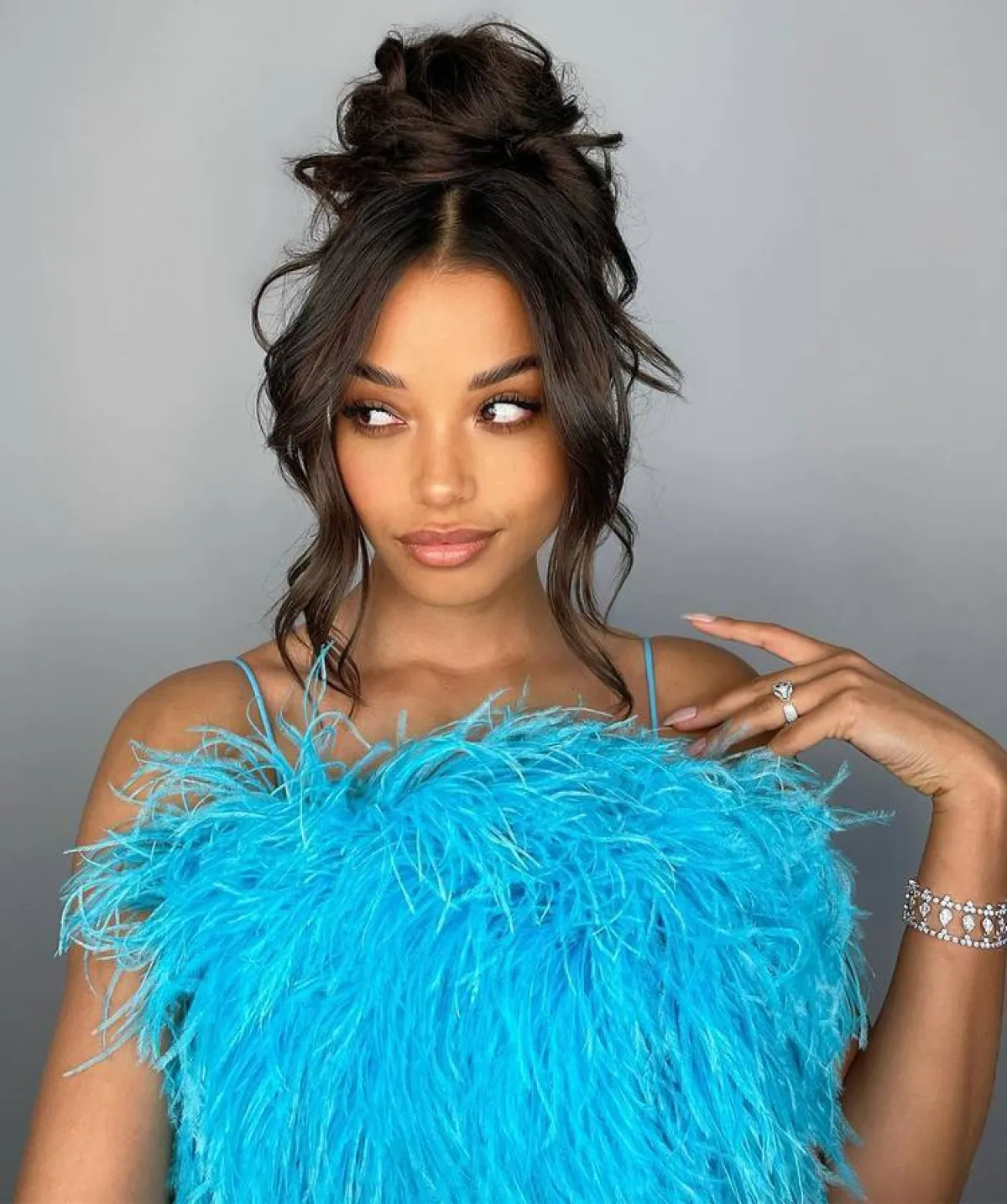 صور تسريحات الكعكة المرفوعة