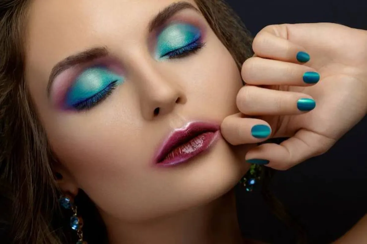 صيحات مكياج عيون 2022