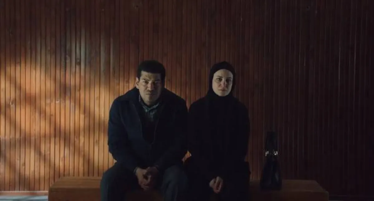 الحزن يسيطر على جيهان وزوجها كمال الوكيل بعد مقتل ابنتهم سلمى - لقطة شاشة من حساب شاهد vip