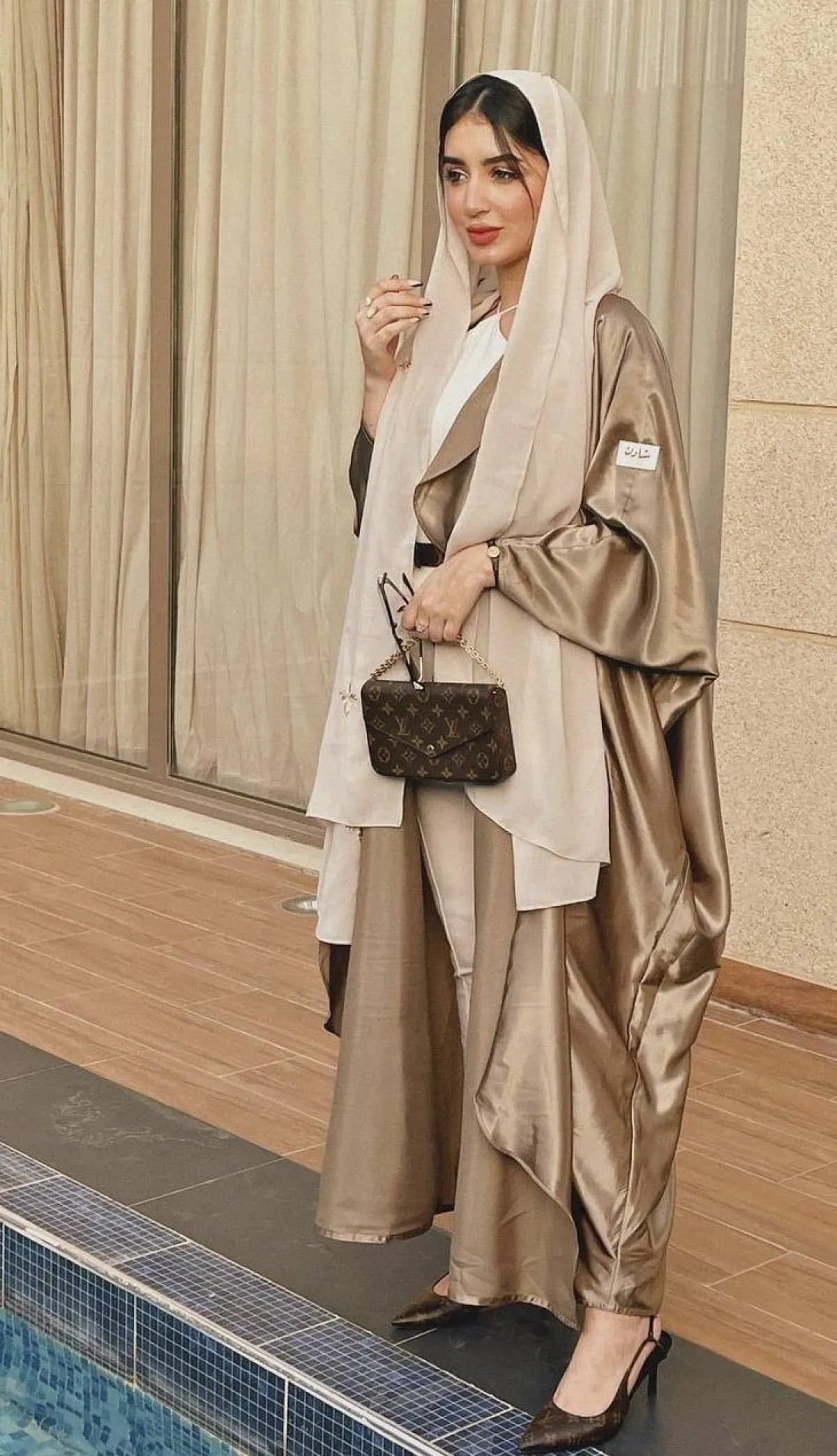 عباية الساتان من خولة المراغي