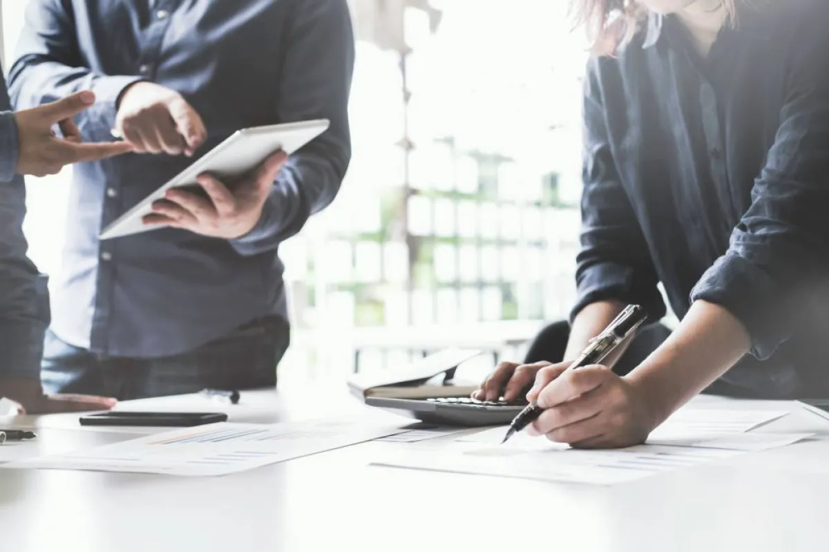 ضغوط العمل قد تنتج عن ضعف التعاون بين الزملاء 