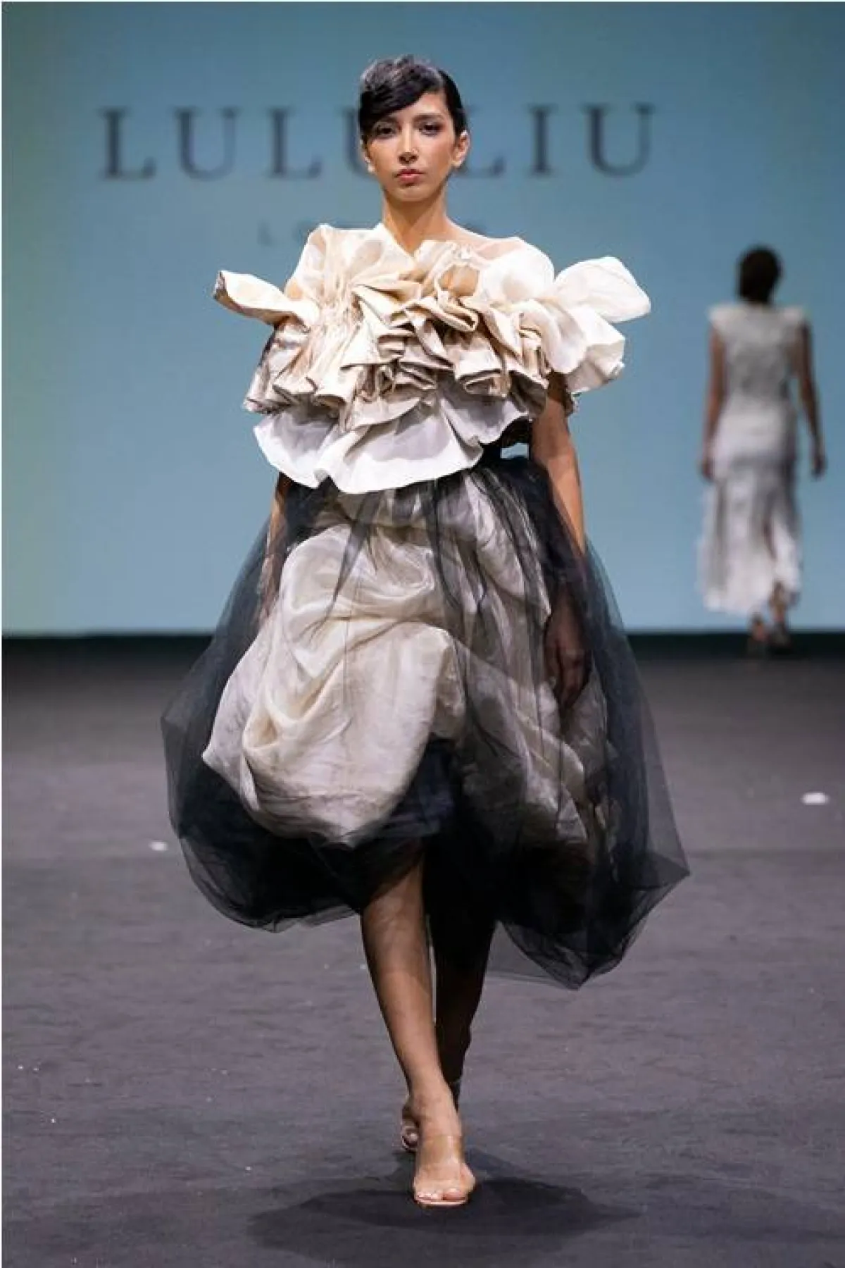 فستان أورجانزا للخطوبة من لولو ليو  Lulu Lio