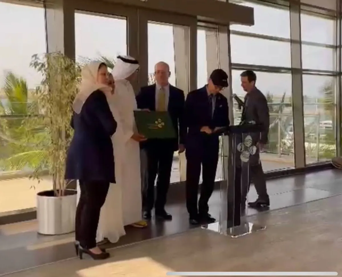 لجنة المناقشة مع اسرة الطالبة المتوفاة